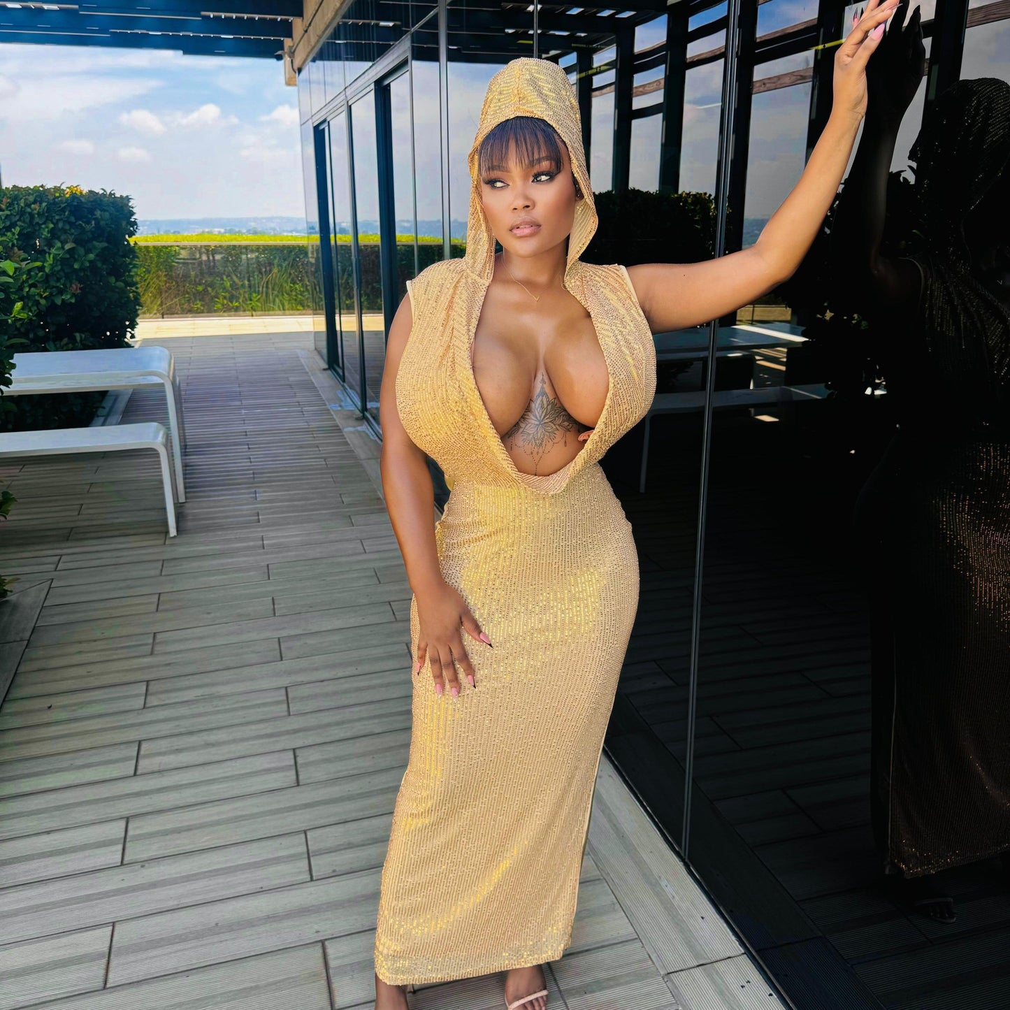 Entle's V-Neck Mesh Sequined Party Dress